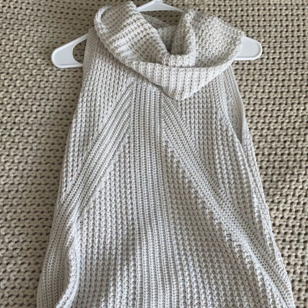 Scoop neck sweater vest